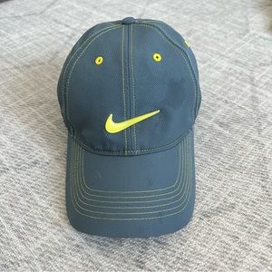 Nike Golf Men’s Grey Athletic Adjustable Velcro Golfing Hat